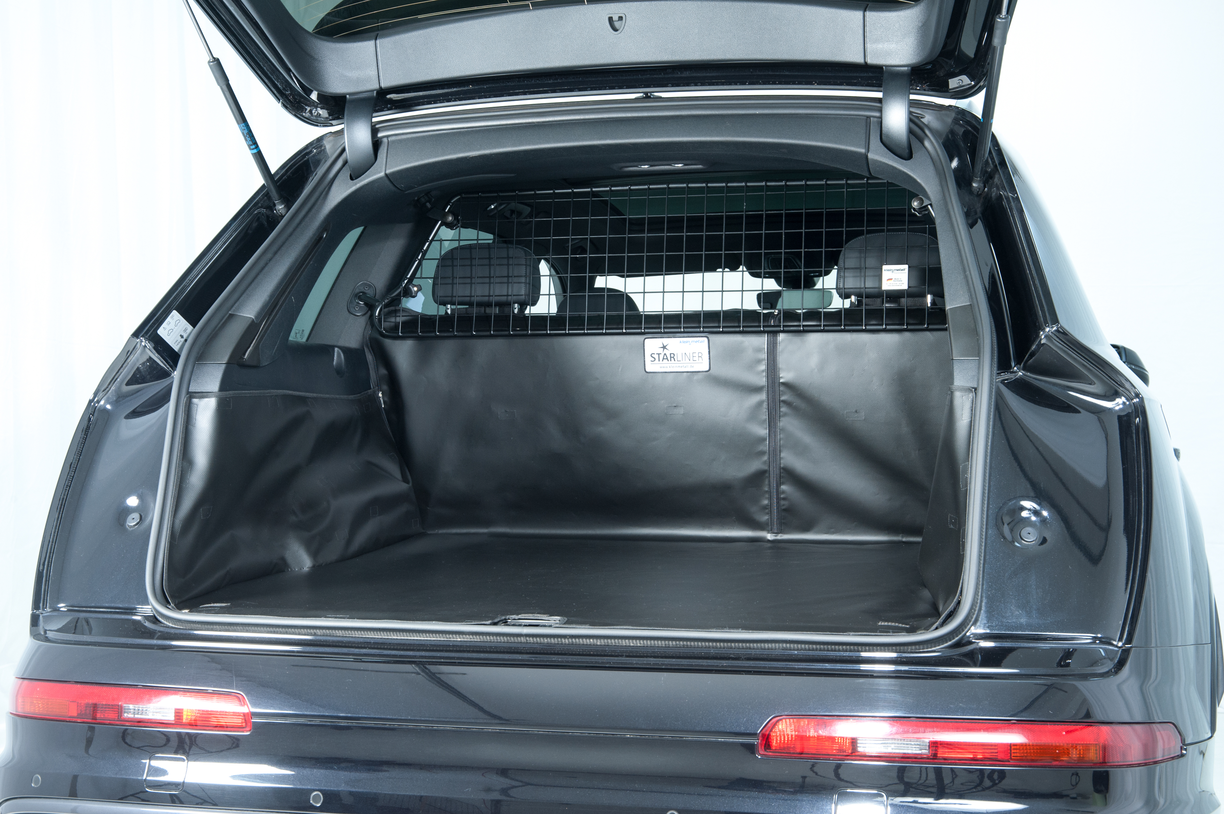 Starliner black car boot tray for Range Rover Velar, built from 2017 - 2023 Starliner black car boot tray for Range Rover Velar, built from 2017 - 2023