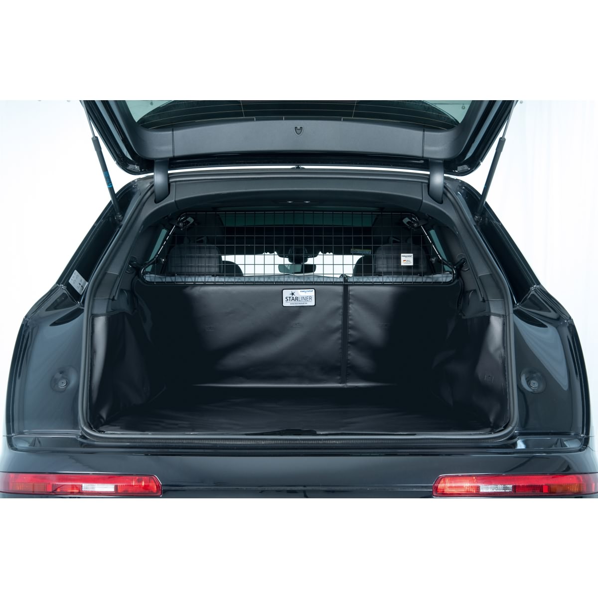 Starliner black car boot tray for AUDI Q7 (type 4M), built from 2015 - 2019 and facelift, built since 2019 Starliner black car boot tray for AUDI Q7 (type 4M), built from 2015 - 2019 and facelift, built since 2019